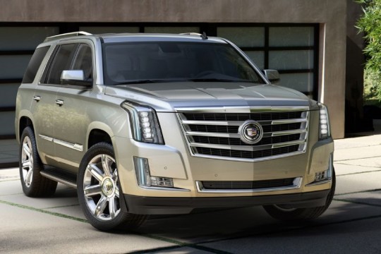 2015-Cadillac-Escalade-front-three-quarters-view-03